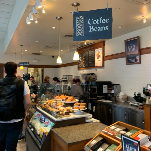 Photo taken at Peet&#39;s Coffee by Axel L. on 8/9/2019