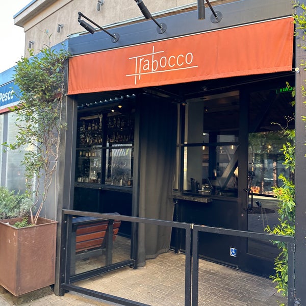 รูปภาพถ่ายที่ Trabocco Kitchen and Cocktails โดย Axel L. เมื่อ 4/21/2023