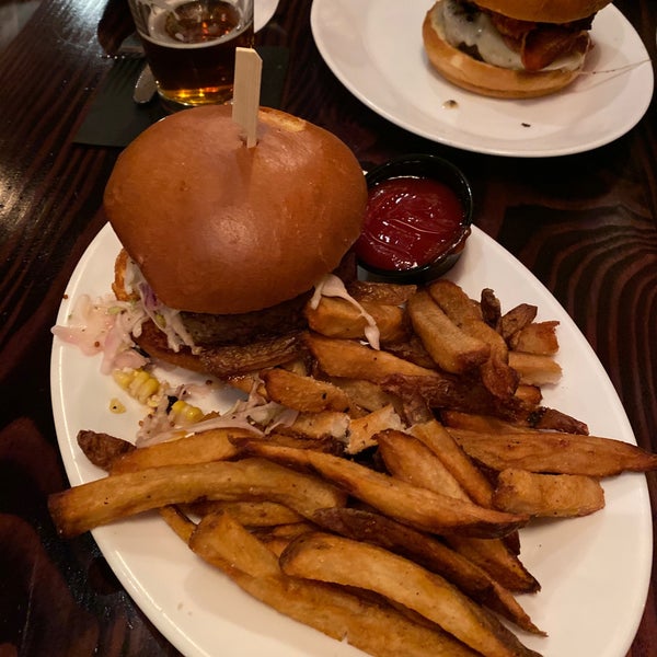 Photo taken at Left Bank Burger Bar by Axel L. on 10/19/2019