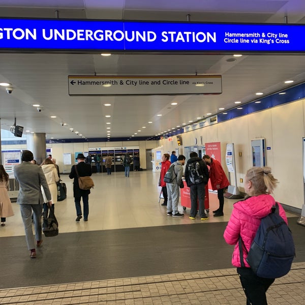 Foto tirada no(a) Paddington London Underground Station (Hammersmith &amp; City and Circle lines) por Axel L. em 3/20/2019