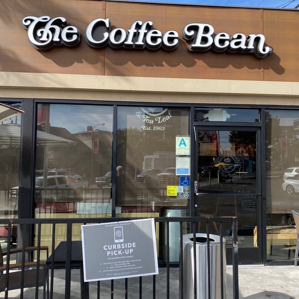 Photo taken at The Coffee Bean &amp; Tea Leaf by Axel L. on 2/5/2020