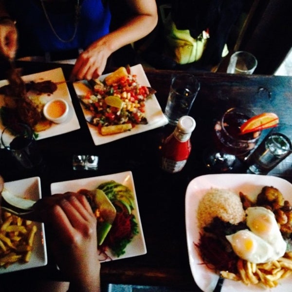 7/4/2014 tarihinde Juliet O.ziyaretçi tarafından Mancora Peruvian Restaurant &amp; Bar'de çekilen fotoğraf