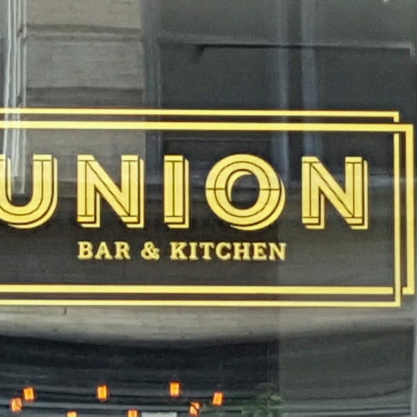 Foto tirada no(a) Union Bar &amp; Kitchen por David G. em 9/15/2016