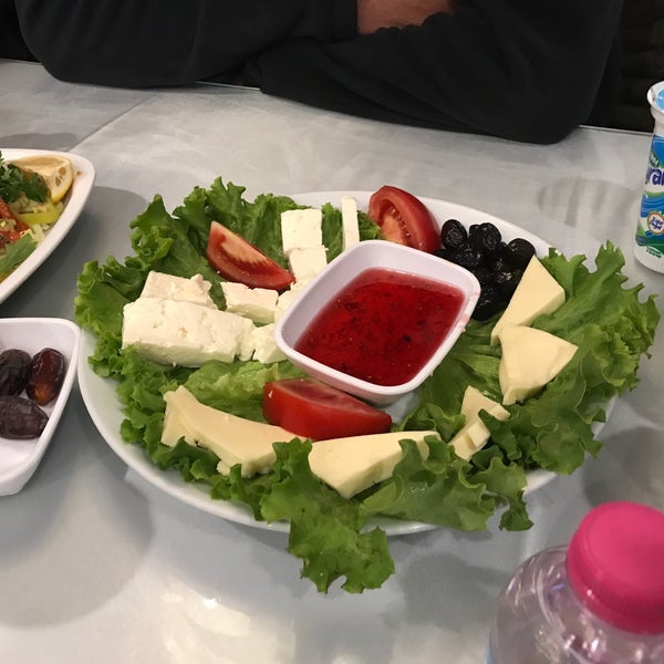 Foto tomada en Lalezar Restaurant ve Cafe  por Şadiye Doğan el 6/19/2017