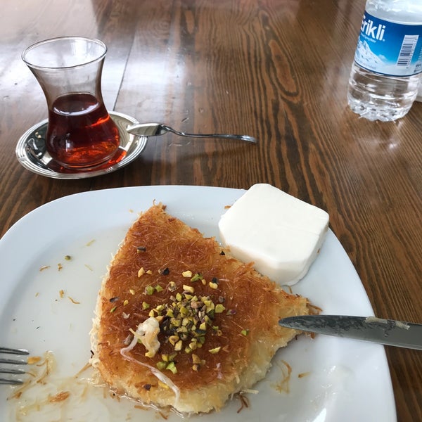 Foto scattata a Knafe Restaurant da T C. Anıl T. il 5/18/2019