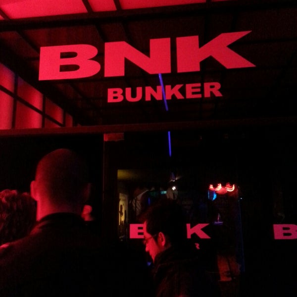 5/19/2013 tarihinde Eduardo O.ziyaretçi tarafından BNK Bunker Espectáculos'de çekilen fotoğraf