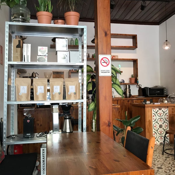 Foto diambil di Coffee Department oleh Nazım T. pada 4/4/2019