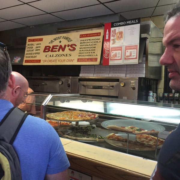 10/22/2017 tarihinde Mary Beth T.ziyaretçi tarafından Ben&#39;s Pizzeria'de çekilen fotoğraf