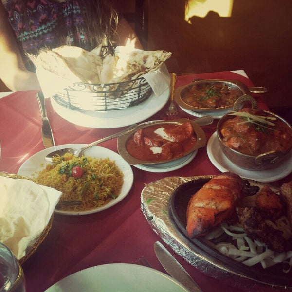 Foto tirada no(a) Little India Restaurant por Gaby N. em 7/10/2015