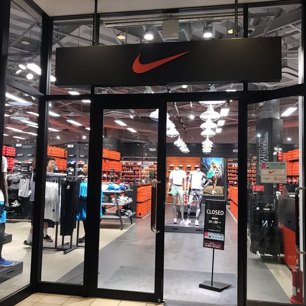 Nike Factory Store レイクタウン4 1 1