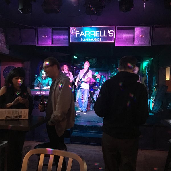 Foto tomada en KJ Farrell&#39;s Bar &amp; Grill  por Steven D. L. el 4/25/2017