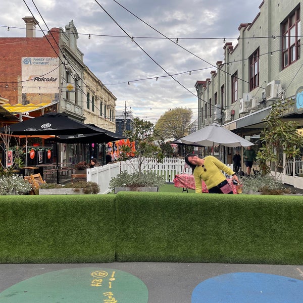 Yarraville Village Plaza peatonal