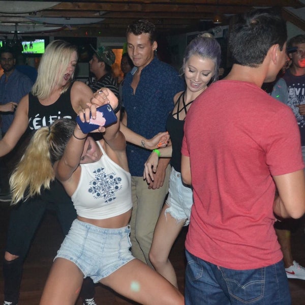 Longboard's Island Grill American Restaurant in Kitty Hawk