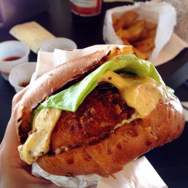 Foto scattata a Hã? Burger da Mitsu S. il 11/14/2015