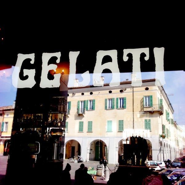 4/13/2013 tarihinde Luca P.ziyaretçi tarafından Gran Caffè Liberty'de çekilen fotoğraf