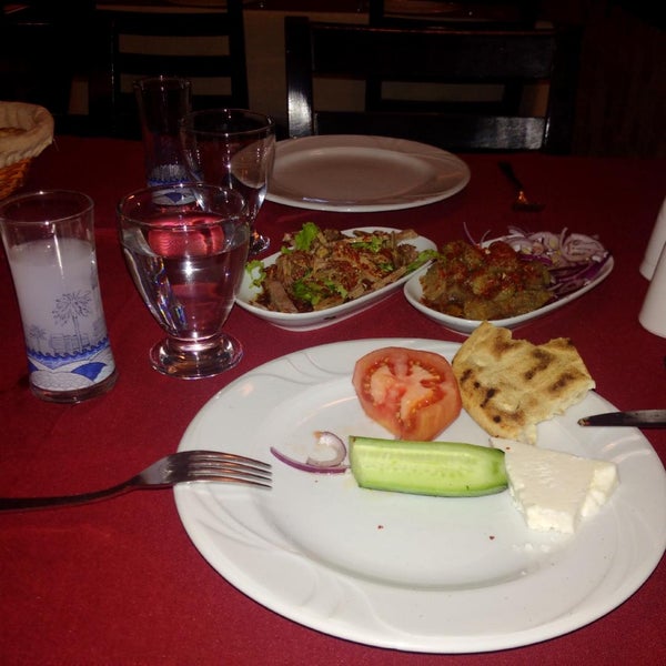 Foto scattata a Taşplak Restaurant da Rıza B. il 11/13/2017