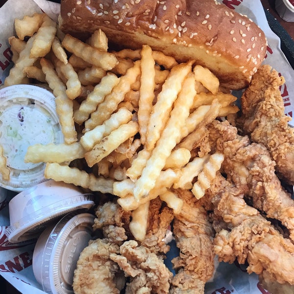Photo taken at Raising Cane&#39;s Chicken Fingers by Jang D. on 12/22/2017
