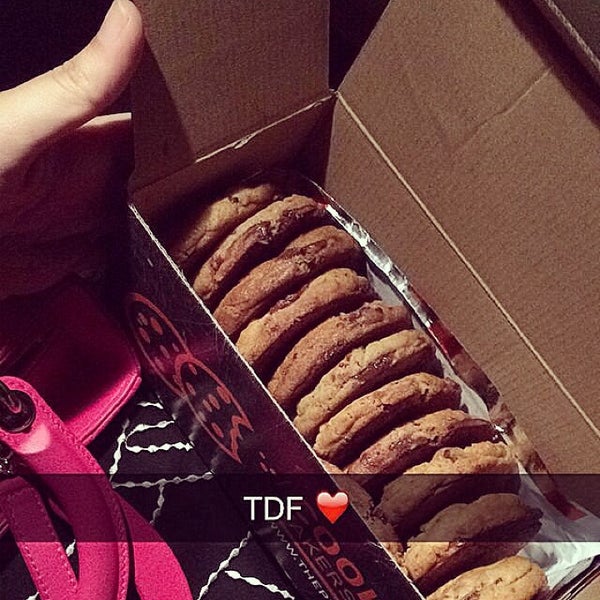 I highly recommend The God father pizza, and don't miss their cookies they're TDF ❤️