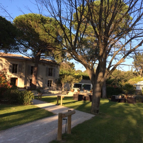 Best hotel experience in the Provence area! Great accommodations, exceptional service, outstanding breakfasts and dinners. Can't beat the location and nearby views.