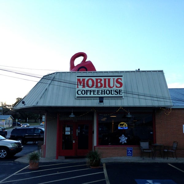 รูปภาพถ่ายที่ Mobius Coffeehouse โดย TheSquirrel เมื่อ 12/20/2012