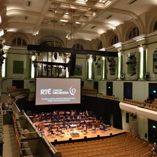 Foto diambil di National Concert Hall oleh Michæl B. pada 10/31/2017