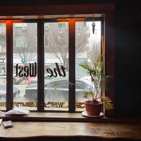 1/15/2024 tarihinde Sandra G.ziyaretçi tarafından The West—Coffeehouse &amp; Bar'de çekilen fotoğraf