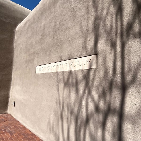 Photo taken at Georgia O&#39;Keeffe Museum by Sandra G. on 4/16/2023