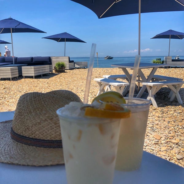 Foto scattata a Navy Beach Restaurant da Sandra G. il 7/18/2020