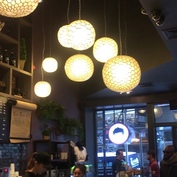 2/10/2017 tarihinde Sandra G.ziyaretçi tarafından Gregorys Coffee'de çekilen fotoğraf