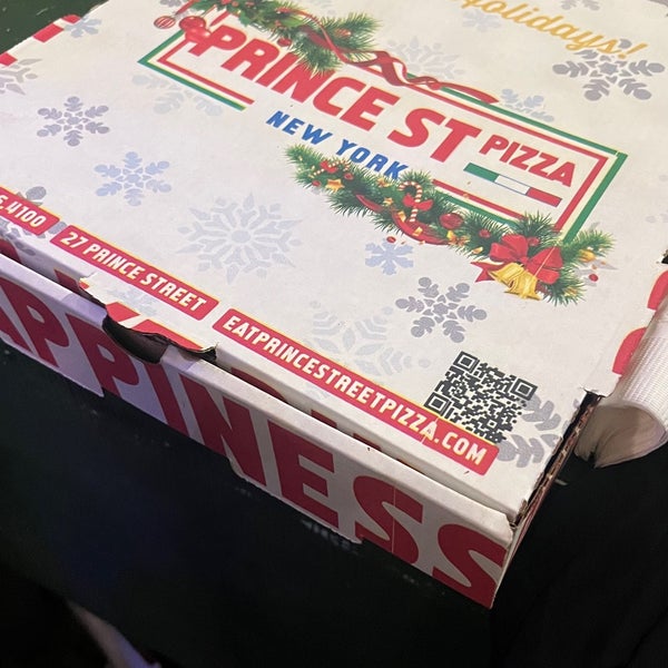 Foto tirada no(a) Prince Street Pizza por Mina B. em 1/2/2023