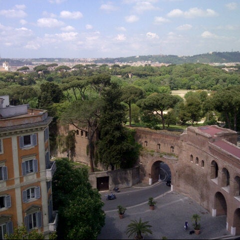 Photo taken at Rome Marriott Grand Hotel Flora by Roberta C. on 5/8/2013