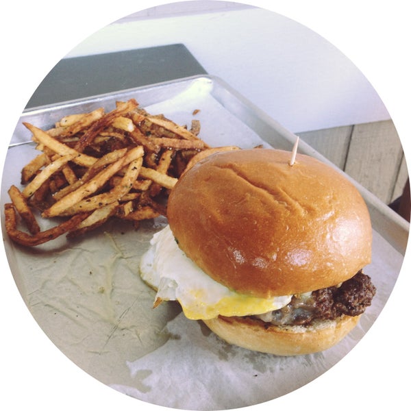 4/28/2013にKaren L.がShady&#39;s Burgers &amp; Brewhahaで撮った写真