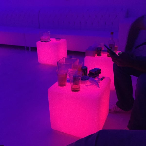 Wait in lounge. Wait in lounge