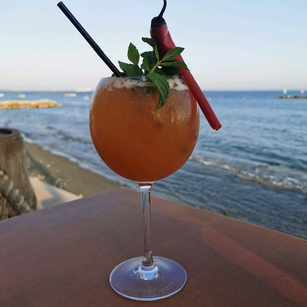 Foto tirada no(a) La Isla Beach Bar Restaurant por Daniel N. em 9/16/2020