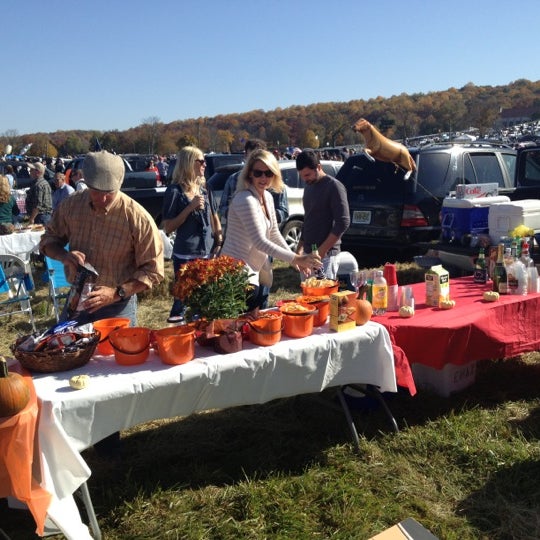 Photo taken at Moorland Farm - The Far Hills Race Meeting by Rafi S. on 10/21/2012