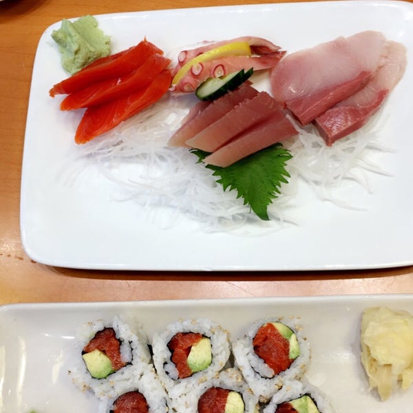 Foto diambil di Sushi Itoga oleh Alis W. pada 5/6/2016