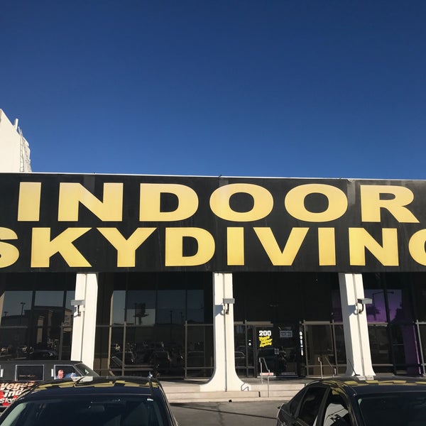 Foto scattata a Vegas Indoor Skydiving da Oscar P. il 10/29/2017