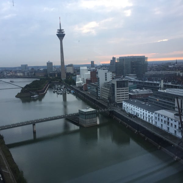 9/18/2017 tarihinde A D.ziyaretçi tarafından INNSIDE Düsseldorf Hafen'de çekilen fotoğraf