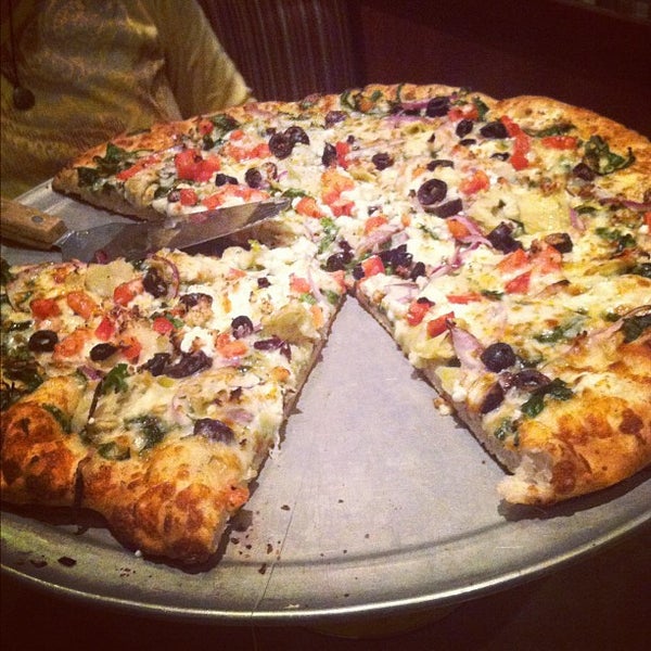 Снимок сделан в Pizza Luce пользователем Lizzy M. 10/12/2012