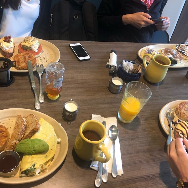 Photo taken at Snooze, an A.M. Eatery by Negar G. on 9/29/2018