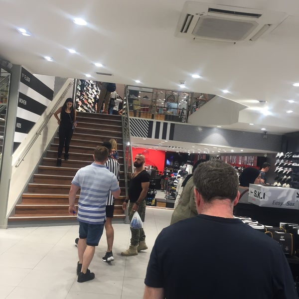 Foot Locker - Stadsdeel Centrum - Amsterdam, Noord-Holland