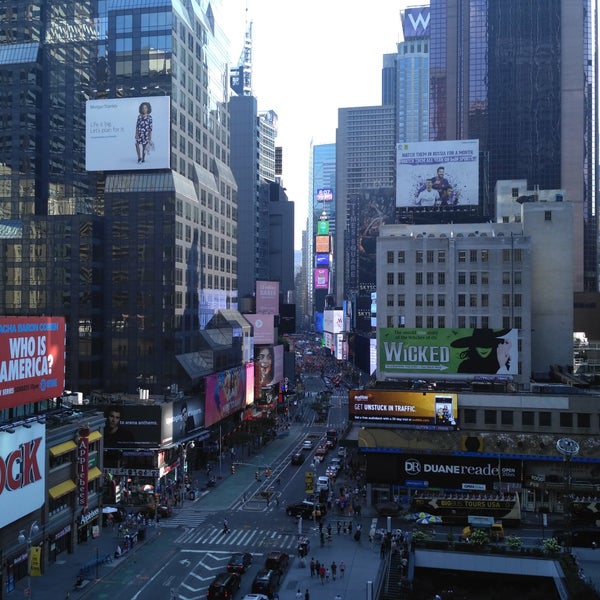 รูปภาพถ่ายที่ Novotel New York Times Square โดย Staf D. เมื่อ 7/14/2018