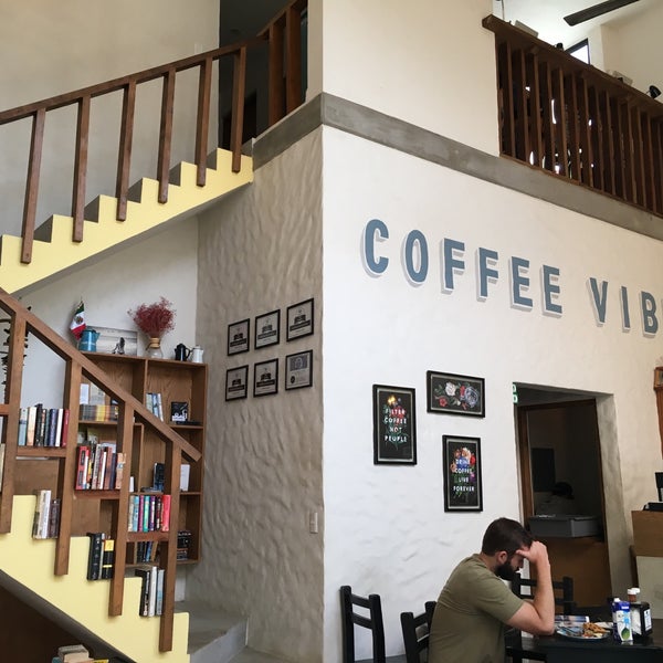 Foto diambil di Yah-Yah Sayulita Coffee Shop oleh Becca G. pada 2/11/2019
