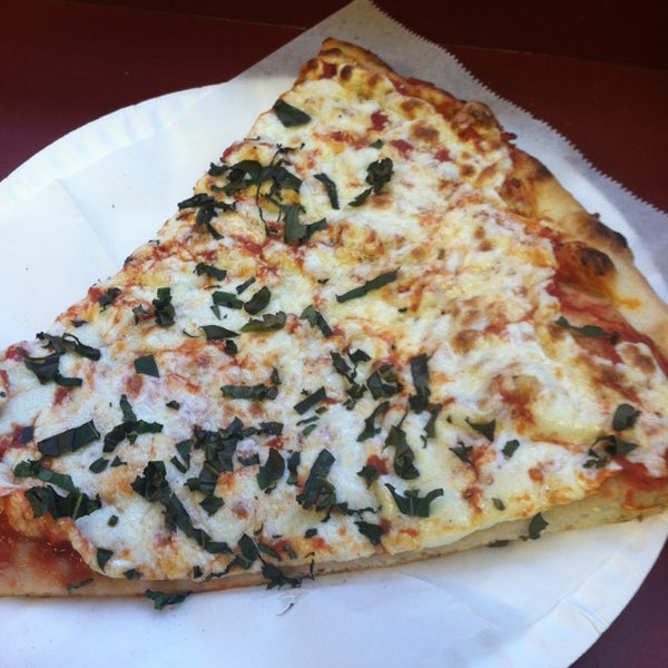 3/21/2013 tarihinde Amy N.ziyaretçi tarafından Mimi&#39;s Pizza Kitchen'de çekilen fotoğraf