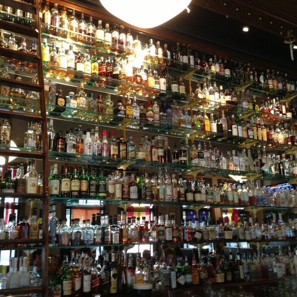 6/30/2013 tarihinde Eric S.ziyaretçi tarafından Paddy&#39;s Bar &amp; Grill'de çekilen fotoğraf