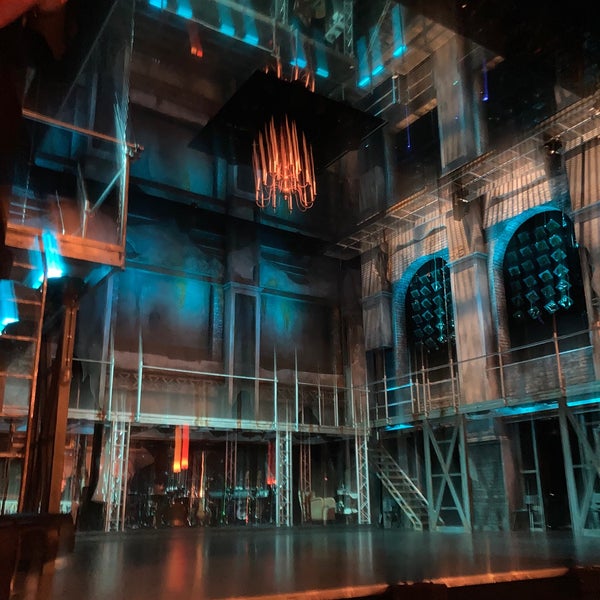Foto diambil di Stage Theater des Westens oleh Martin S. pada 9/24/2022