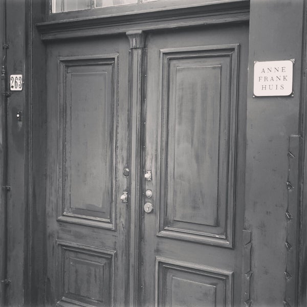 Foto tirada no(a) Casa de Anne Frank por Katherine G. em 10/29/2014