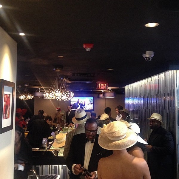 5/3/2014 tarihinde Wayman J.ziyaretçi tarafından Savoy Restaurant'de çekilen fotoğraf