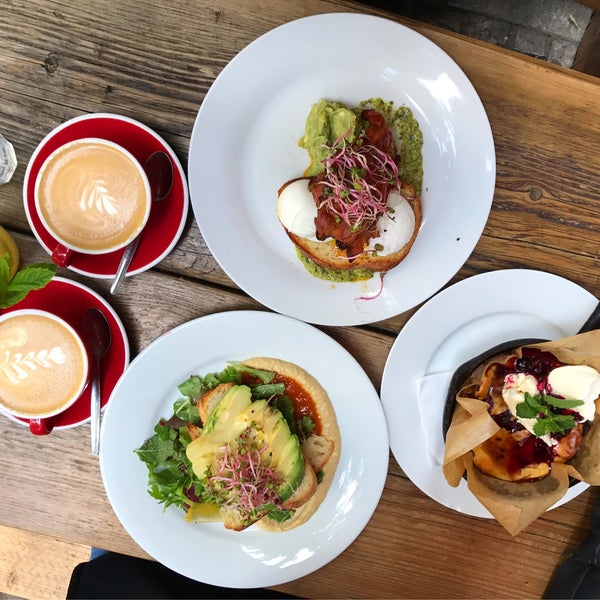 Breakfast made in heaven. The Silo bread is to die for. Specialtly coffee, amazing breakfast options. Very nice, laid-back atmosphere. Definitely worth coming back.They don't accept credit cards.