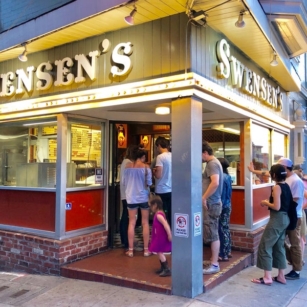 Foto tirada no(a) Swensen&#39;s Ice Cream por Eliza C. em 6/10/2019